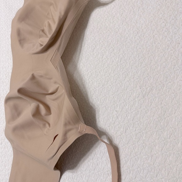 Honeylove Crossover Tan Seamless Bra with Adjustable Straps, XL 38D/DD(E) - Picture 10 of 12
